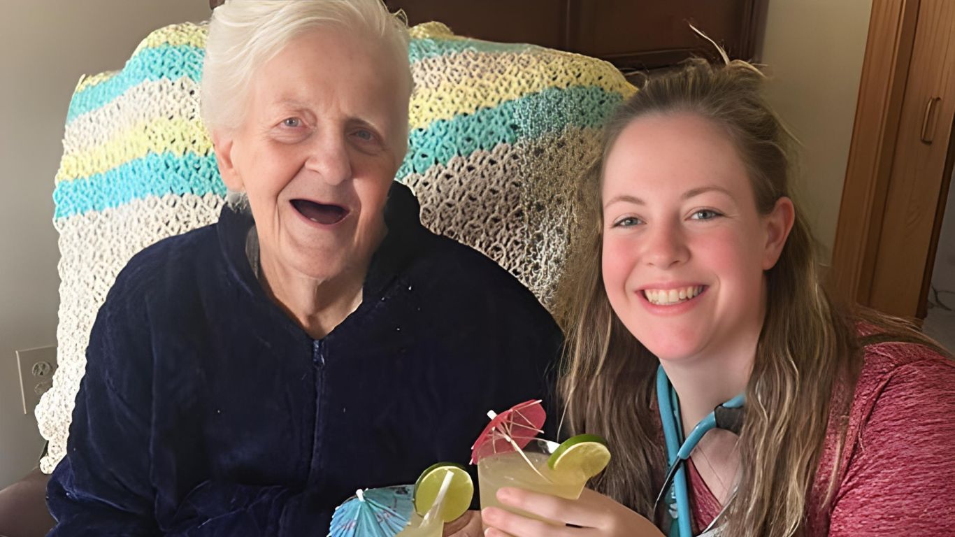 A resident and staff member share a delightful moment at Serenity Villa